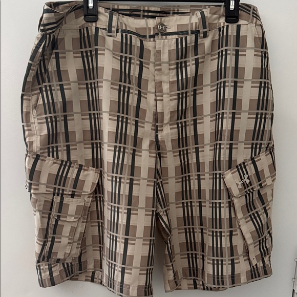 Under Armour Other - Under Armour Beige and Black Plaid Cargo Shorts